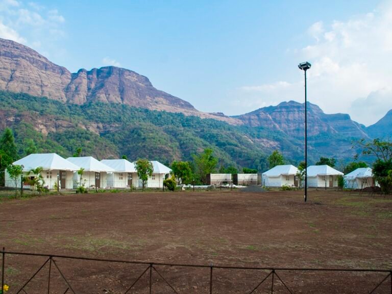 Misty morning over the hills and lake in Bhandardara