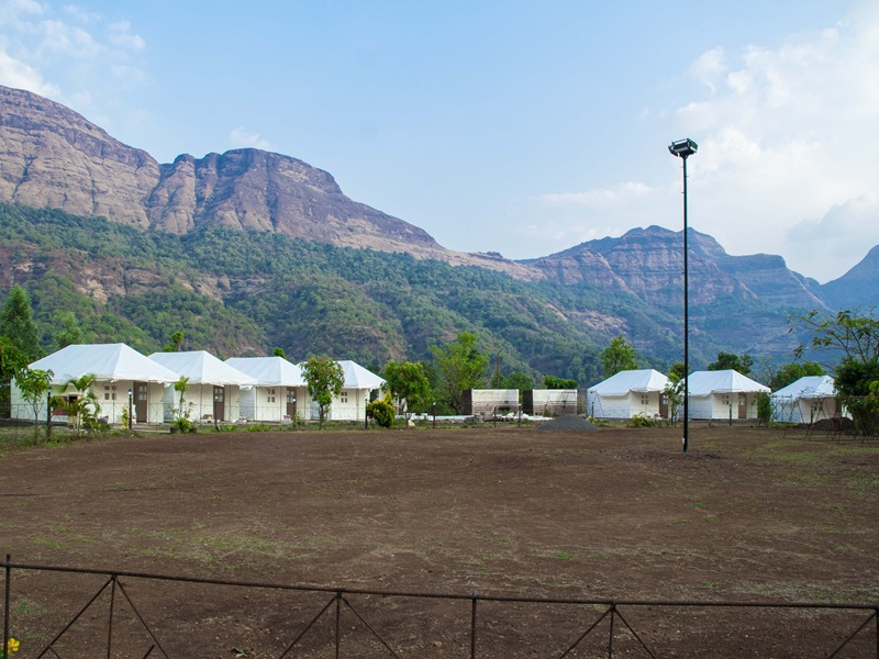 Misty morning over the hills and lake in Bhandardara
