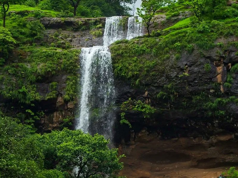 Travellers exploring Bhandardara without a car near the Best Resort in Bhandardara